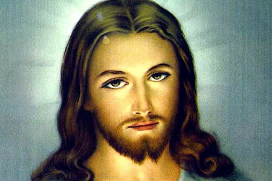 WATCH: “Sign From Above” – Man Claims Jesus Appeared To Him On An Apple