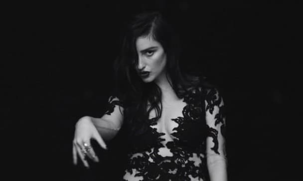 WATCH: The Phenomenal Banks Releases Brand New Video For ‘Beggin For Thread’