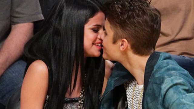 It’s ON?! Celeb Couple Back Together… Again