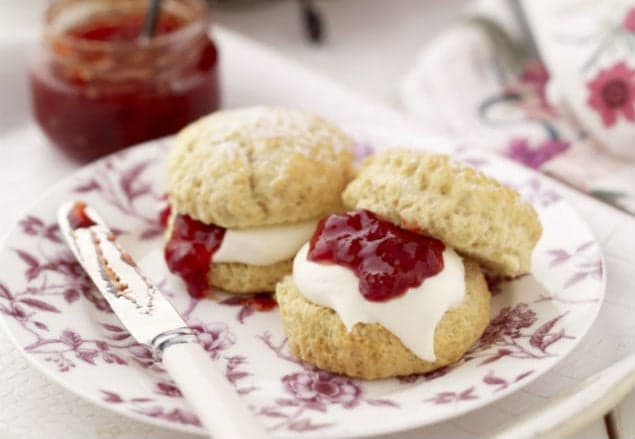 WATCH: Louise Lennox And Siúcra Show Her.ie How To Make A Delicious Peach Melba Jam