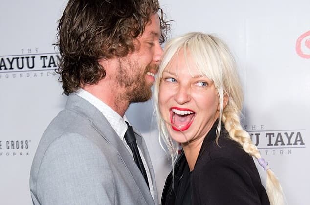 Chandelier Singer Ties The Knot! Chandelier Singer Ties The Knot!