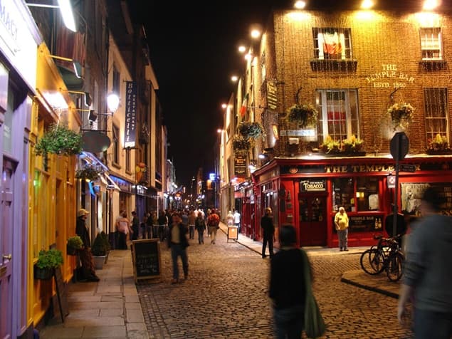 Crikey! Dublin’s Temple Bar Was Absolutely WEDGED Last Night