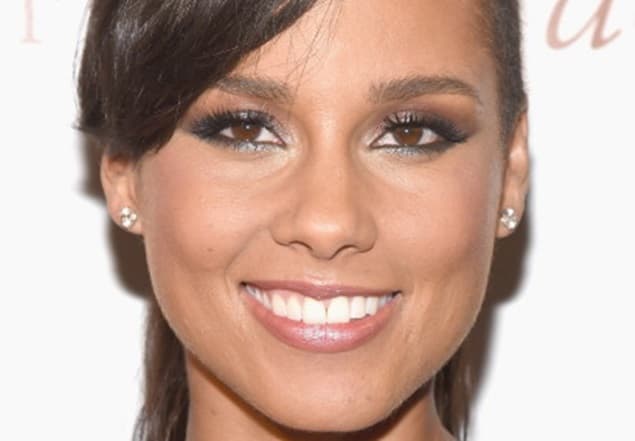 Singer Shows Off Baby Bump In Nude Instagram Snap
