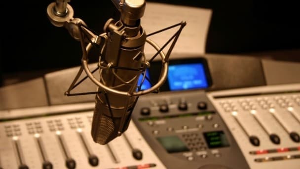 VIDEO: Couple Get Engaged on Live Radio in Dublin This Morning