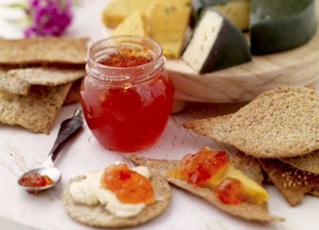 WATCH: Louise Lennox And Siúcra Show Her.ie How To Make A Tasty Red Pepper And Chilli Jam