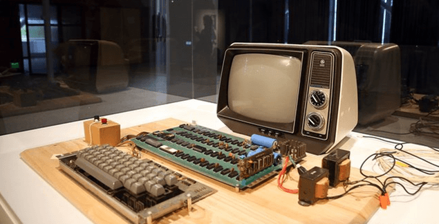 Apple Computer Sells for Over €700,000 at Auction