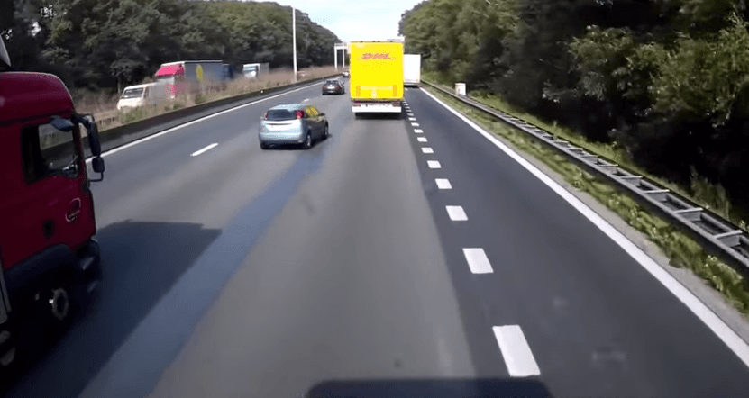 Video: The Dangers of Blindly Crossing Lanes on a Motorway