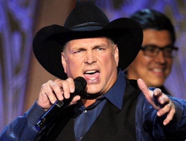 This Is One Garth Brooks Show We’d DEFINITELY Pay Good Money To See