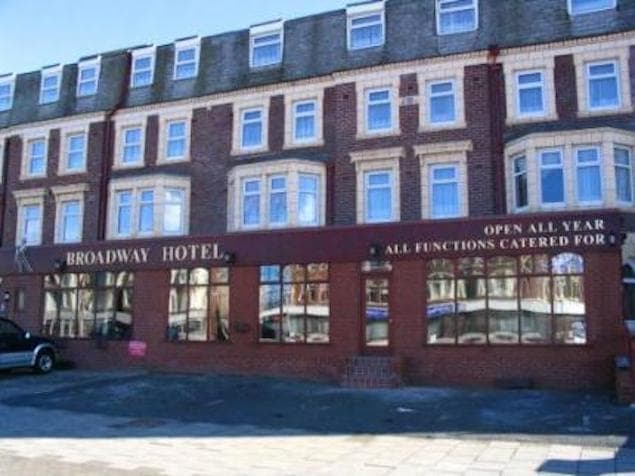 Couple Fined £100 by Hotel After Posting Bad Review on Trip Advisor