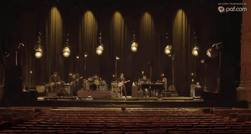 WATCH: Man Enjoys Audience For One With Bob Dylan During Social Experiment