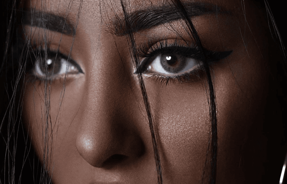 Makeup artist fights back after getting slammed for posing online in blackface