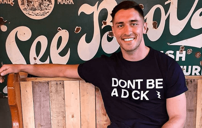 Greg O’Shea is giving away his Love Island bits to aid the Australian bush fire efforts