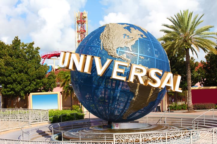 A travel company wants to pay you €3,500 to test out roller coasters in Florida for 3 weeks