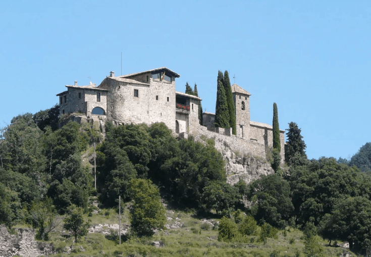 Ladies, you can actually rent an entire castle in Spain with your mates (for €30 a night)
