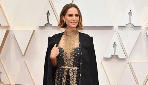 Natalie Portman had the names of female directors embroidered into her Oscars gown Natalie Portman had the names of female directors embroidered into her Oscars gown