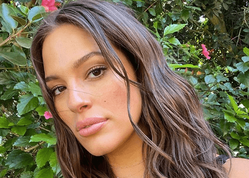 Ashley Graham has shared an incredible picture of her post-baby body, and WOW