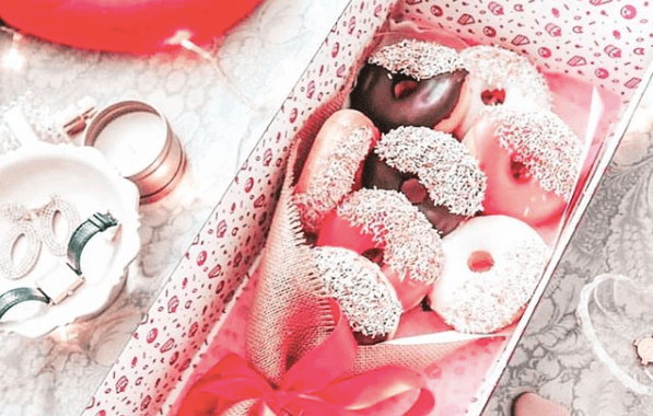 Looking for the perfect gift for someone special? We suggest a donut bouquet