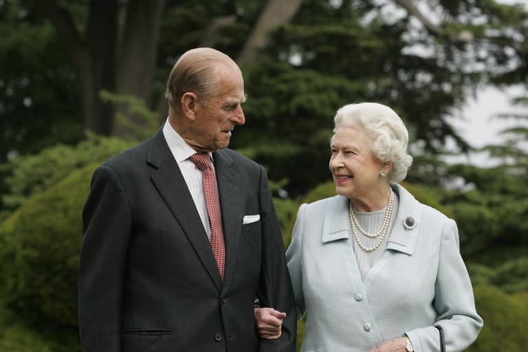Queen signs note ‘Lilibet’ in final goodbye to Prince Philip