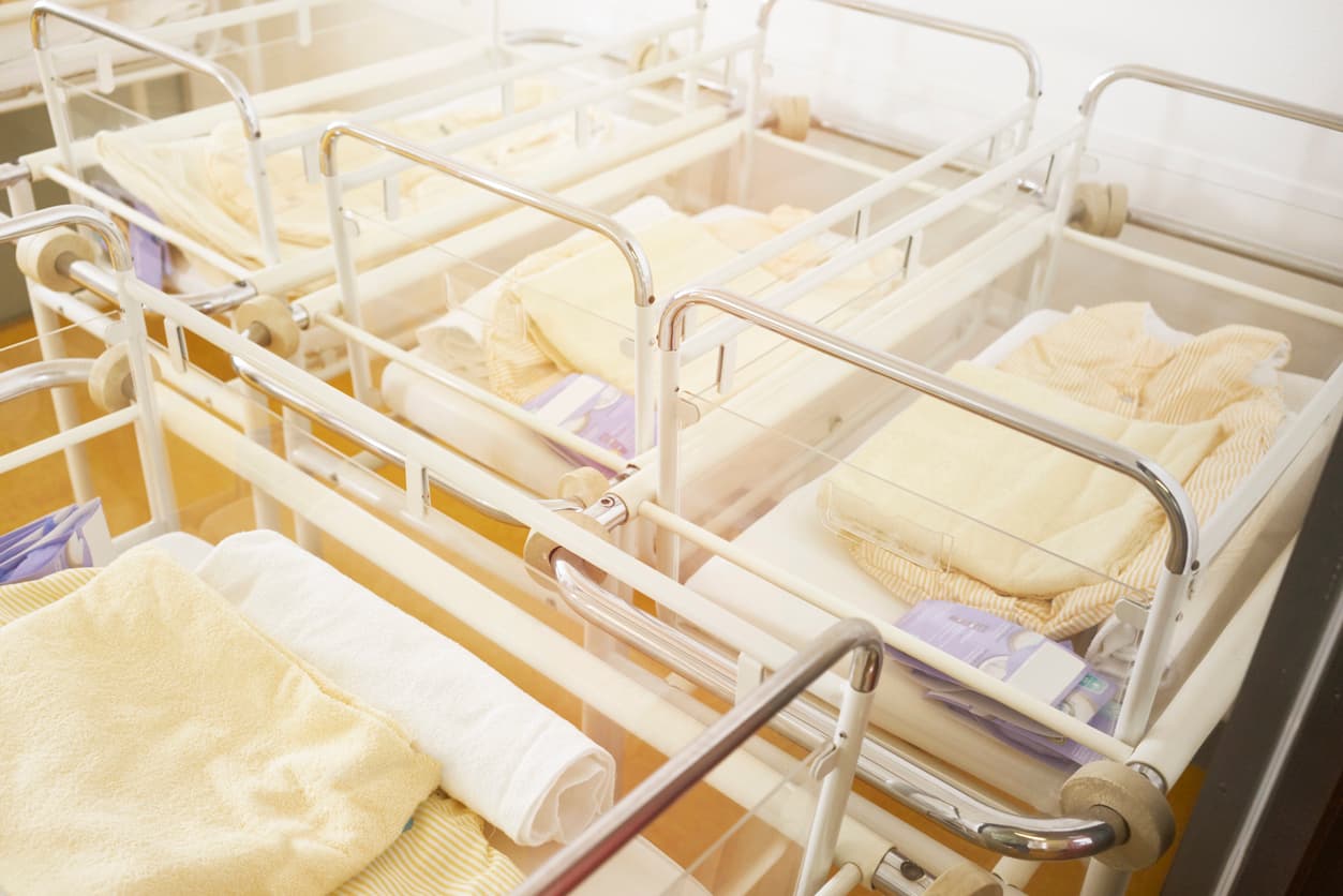 Mother says newborn wrongfully taken into foster care after hospital mix-up