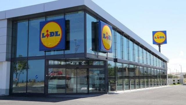 Lidl Ireland stocking summer outdoors range with kayaks and paddle boards Lidl Ireland stocking summer outdoors range with kayaks and paddle boards