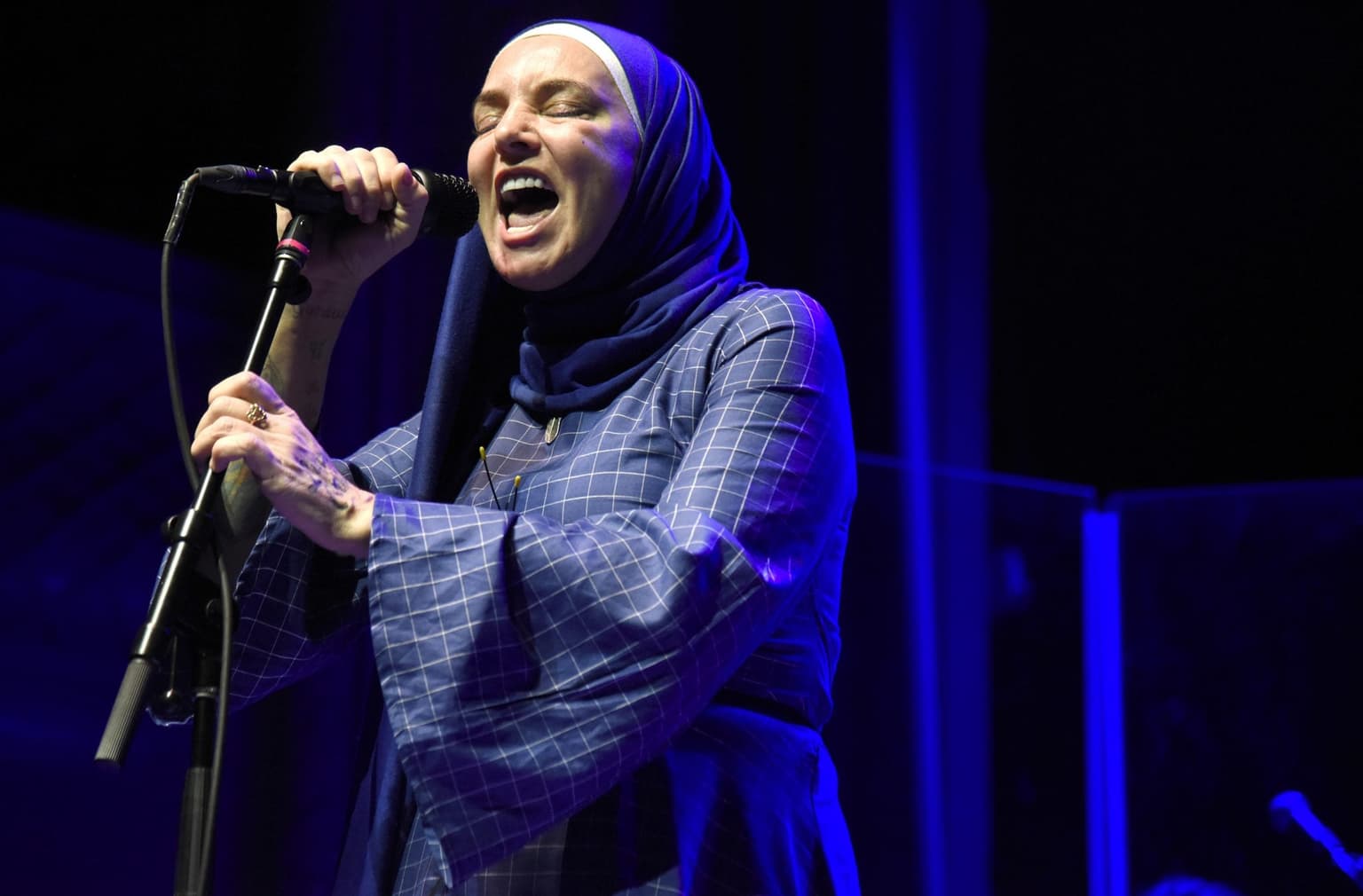 Sinéad O’Connor calls out “offensive and misogynistic” interview on BBC Radio