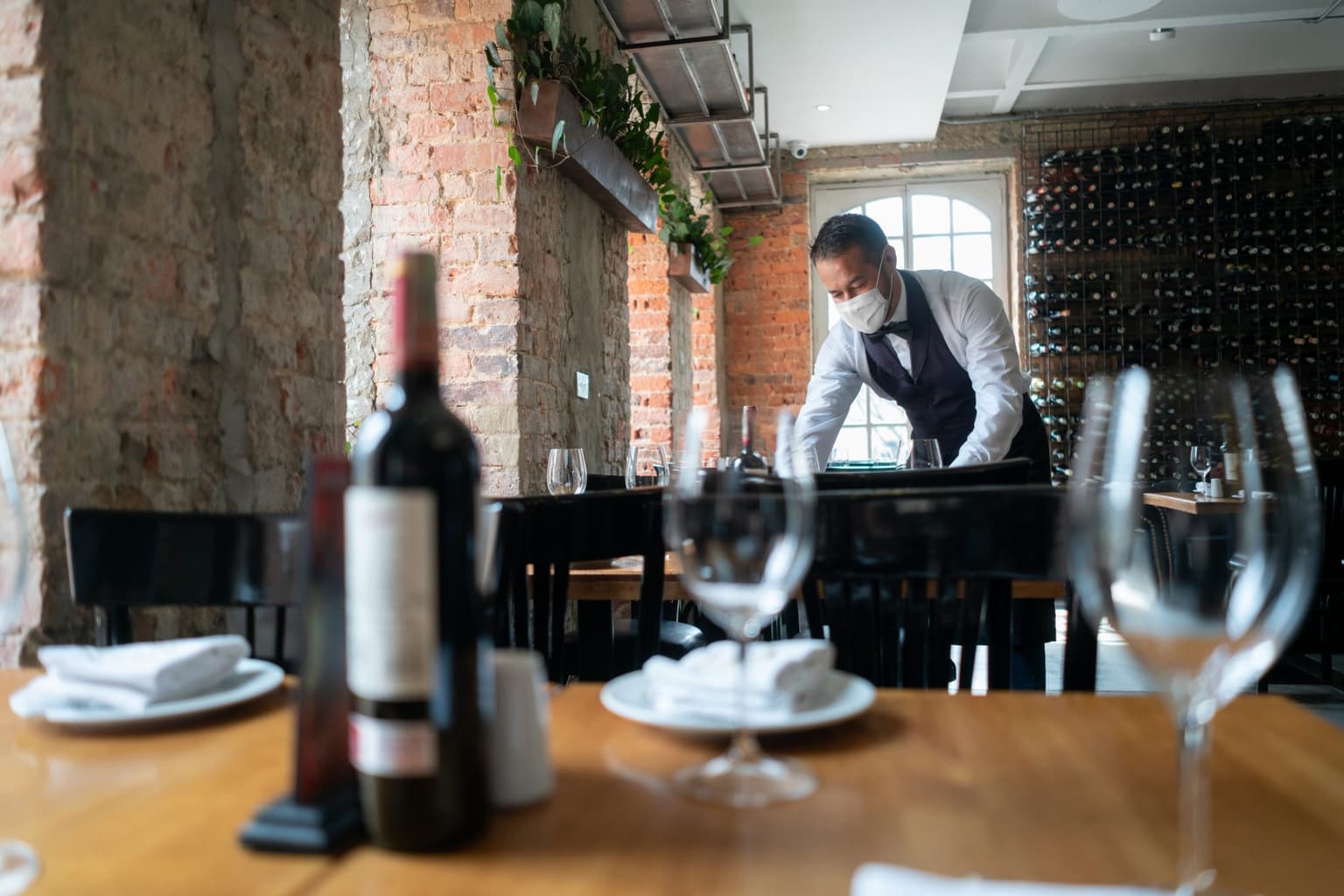 Indoor dining plan slammed as “absolutely bananas” by Minister
