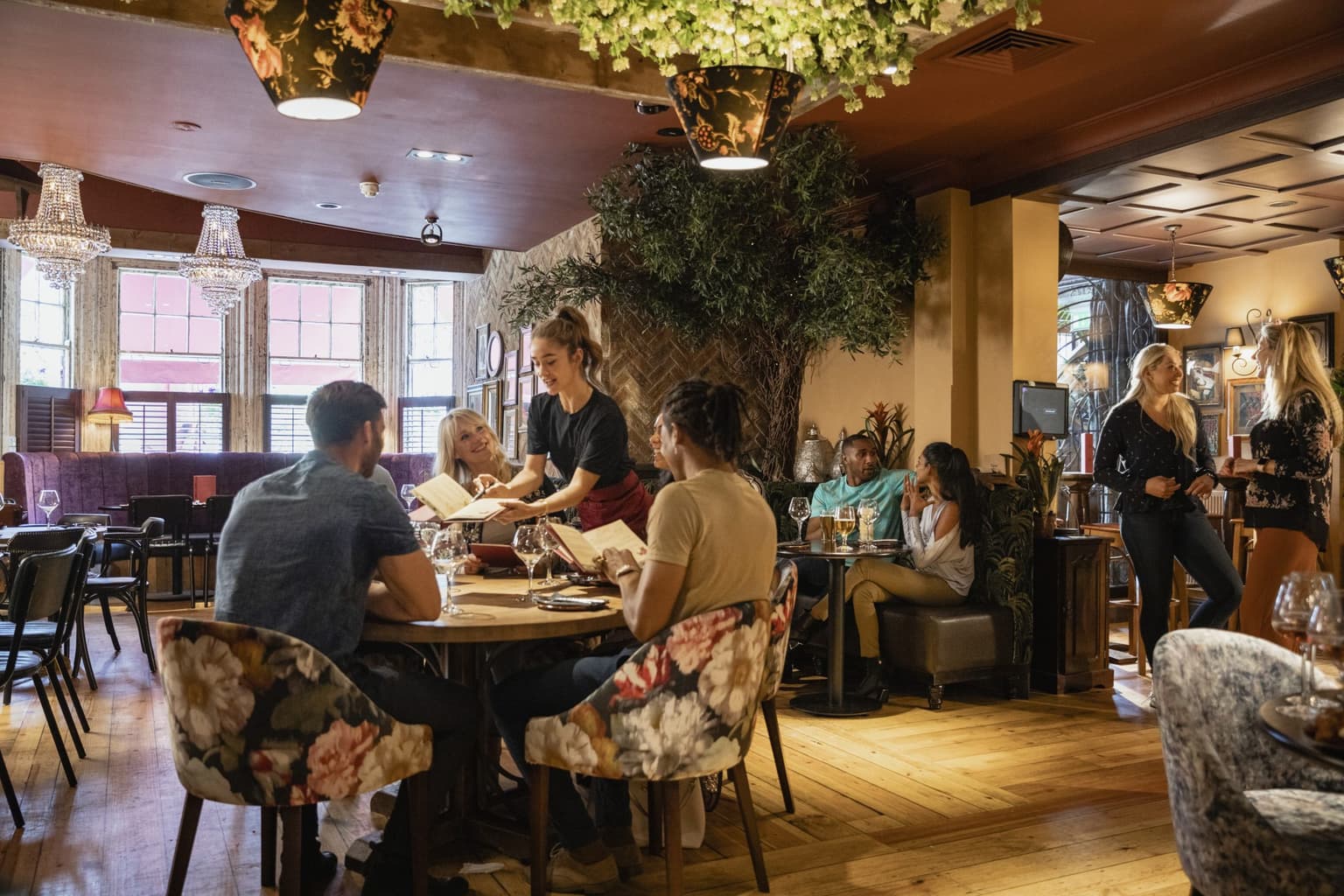 Cabinet to sign off on indoor dining plan for vaccinated people