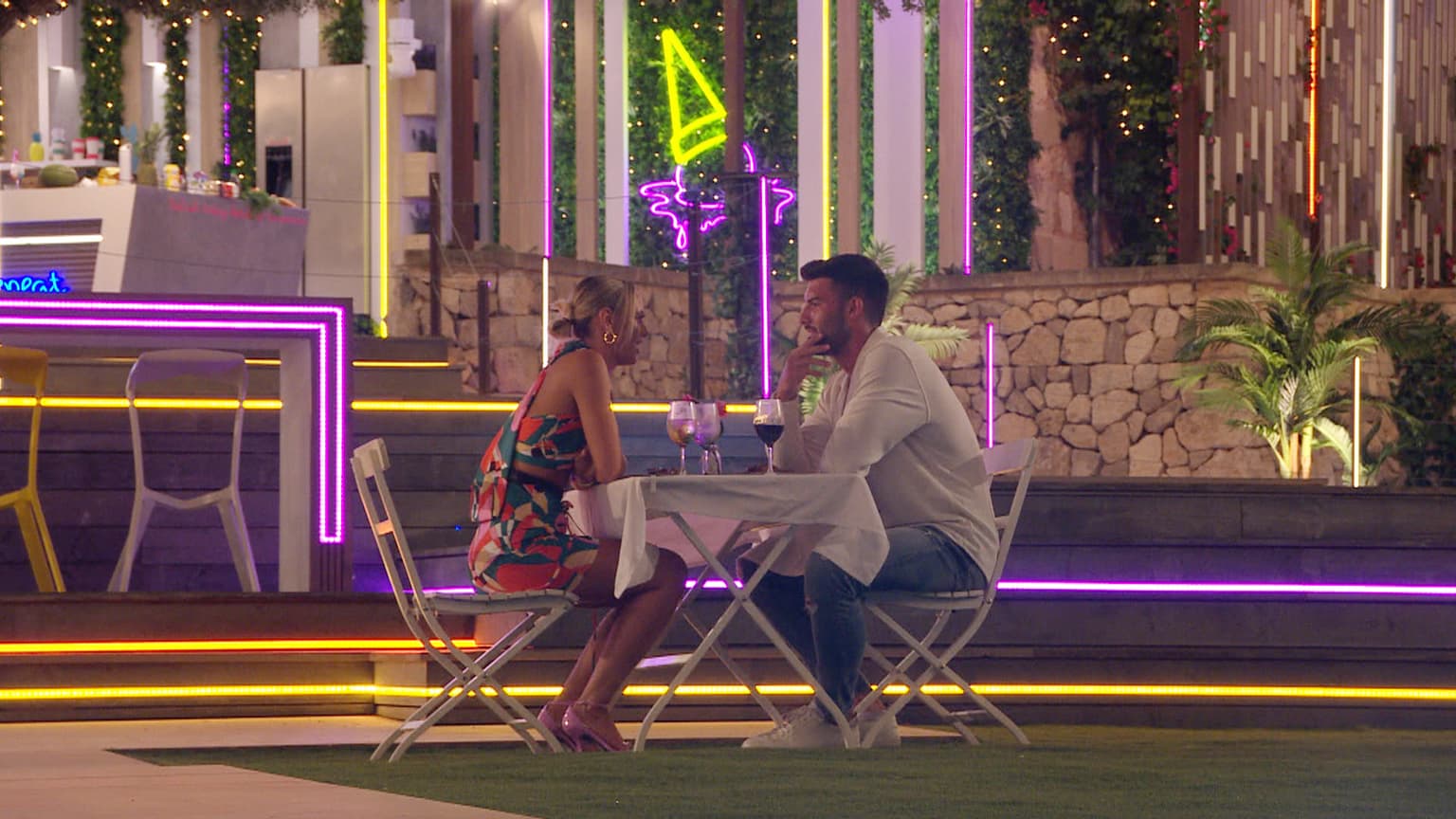 Heads are seriously starting to turn on tonight’s Love Island