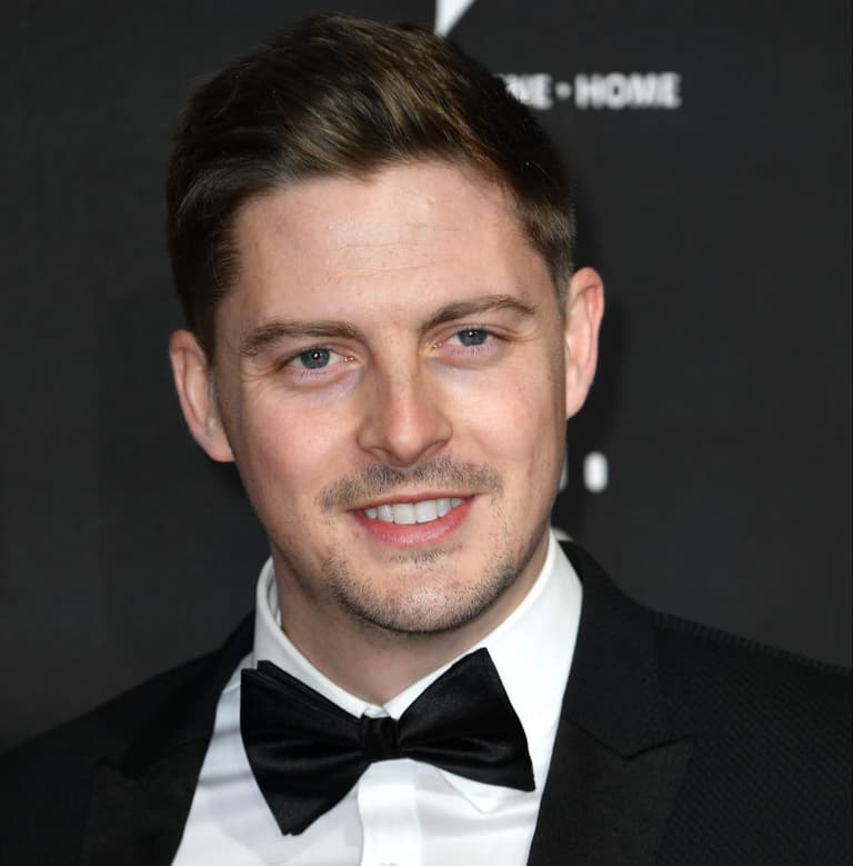 Love Island’s Dr Alex deletes Twitter to protect his mental well-being
