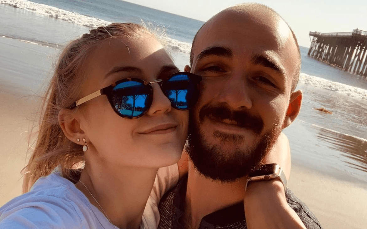 Gabby Petito: Police resume search of Florida swamp for fiancé