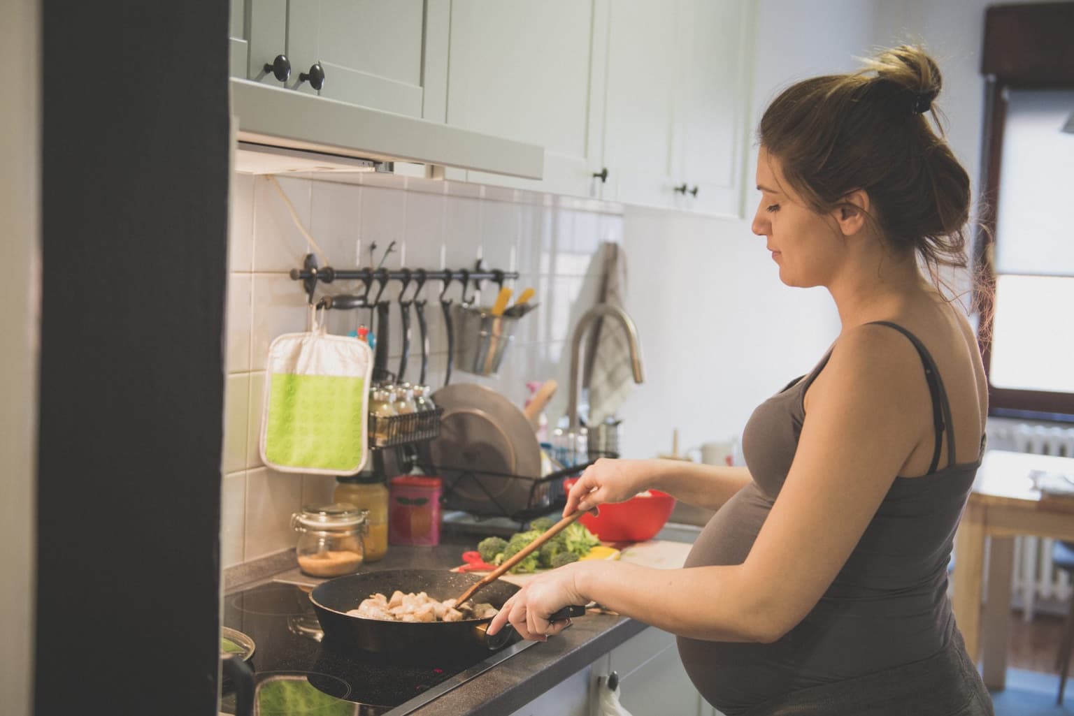 NHS guidance suggests pregnant women “make a fuss” of their partners at 22 weeks