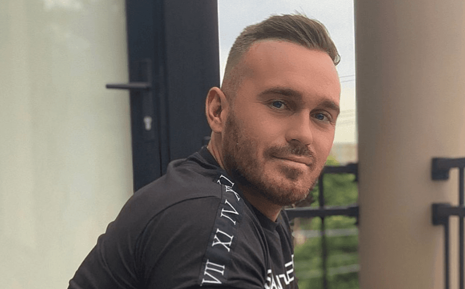 Love Island Australia star rushed to hospital after car crash