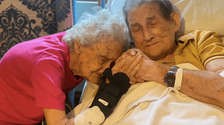 Married couple reunited in nursing home after 100 days apart Married couple reunited in nursing home after 100 days apart