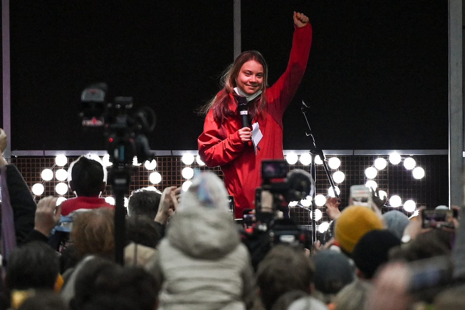 Greta Thunberg leads climate protest through streets of Glasgow