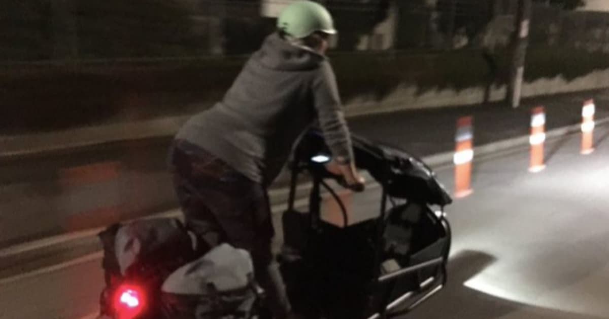 New Zealand politician cycles to the hospital one hour before giving birth
