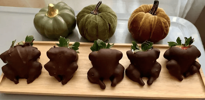 Here is how you can make the viral TikTok chocolate strawberry turkeys Here is how you can make the viral TikTok chocolate strawberry turkeys