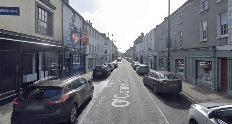 Pedestrians rushed to hospital after accident in Offaly Pedestrians rushed to hospital after accident in Offaly