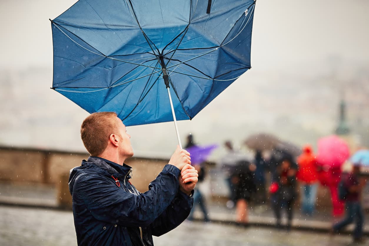 More counties hit with weather warnings this weekend as Met Éireann says power outages “possible”