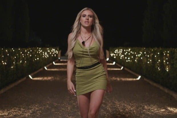 Chloe Burrows reveals exactly what you’re not allowed bring to the Love Island villa Chloe Burrows reveals exactly what you’re not allowed bring to the Love Island villa