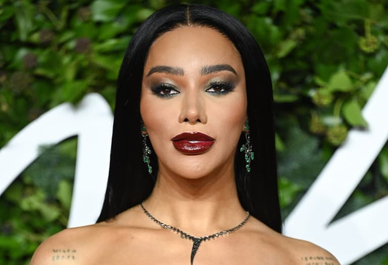 Munroe Bergdorf makes history as first ever trans woman on Cosmopolitan UK cover Munroe Bergdorf makes history as first ever trans woman on Cosmopolitan UK cover