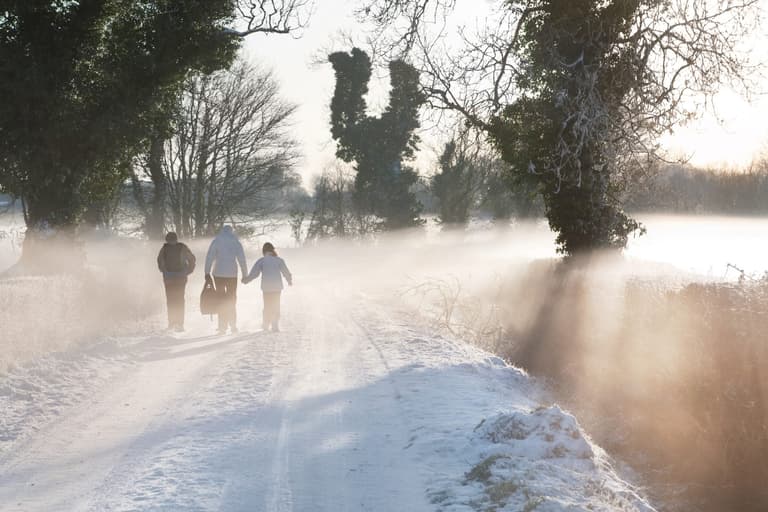 Cold airmass to hit Ireland tomorrow bringing sleet and snow Cold airmass to hit Ireland tomorrow bringing sleet and snow