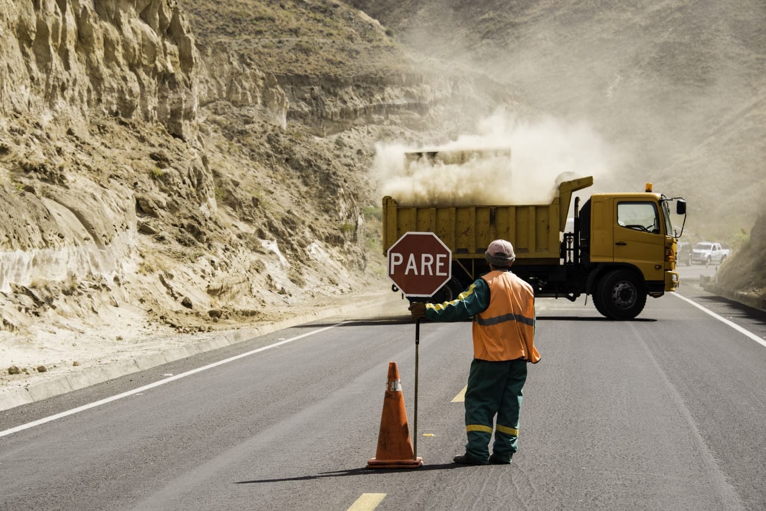 11 people tragically die after huge mudslide sweeps them away