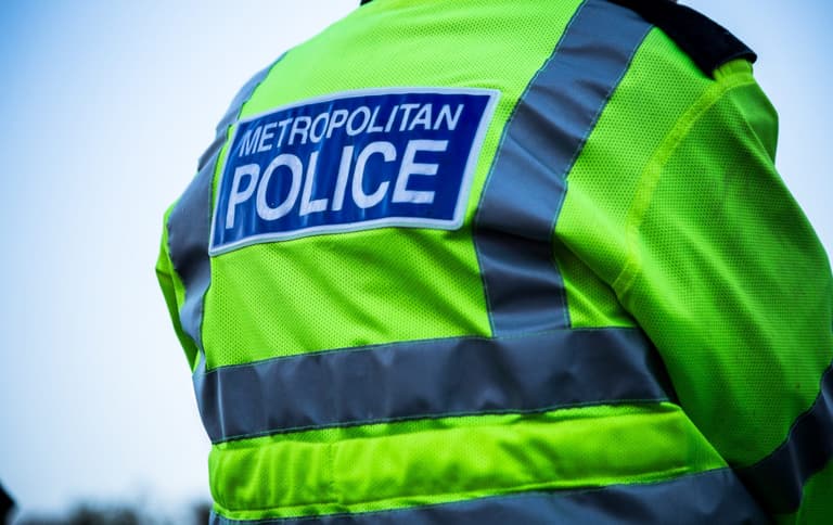 Met Police apologise for racist, sexist and threatening messages sent on social media Met Police apologise for racist, sexist and threatening messages sent on social media