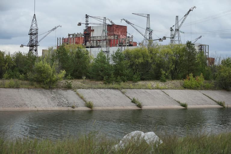 Ukraine recaptures Chernobyl after Russian soldiers flee after “significant doses” of radiation Ukraine recaptures Chernobyl after Russian soldiers flee after “significant doses” of radiation