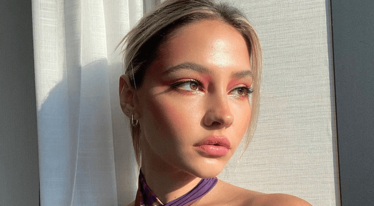 Monochromatic makeup is set to be one of the biggest trends this year Monochromatic makeup is set to be one of the biggest trends this year