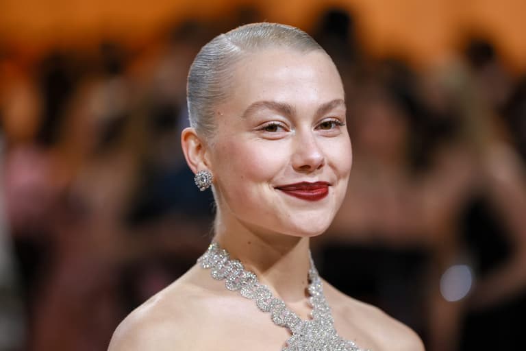 Phoebe Bridgers shares abortion story as access in America at risk Phoebe Bridgers shares abortion story as access in America at risk