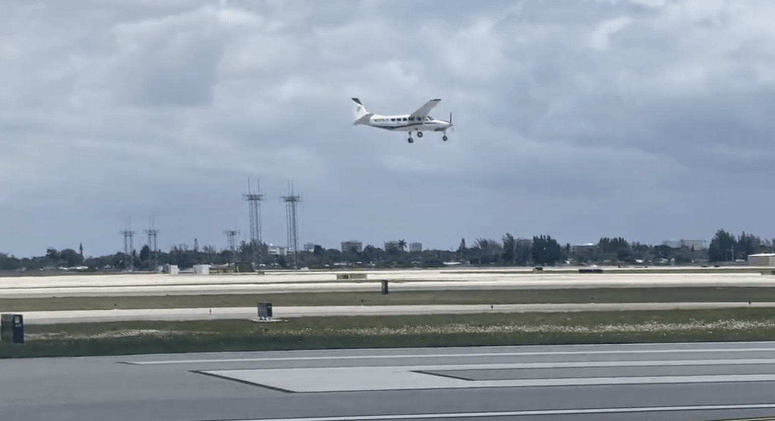Passenger safely lands plane after pilot falls ill despite having “no idea” how