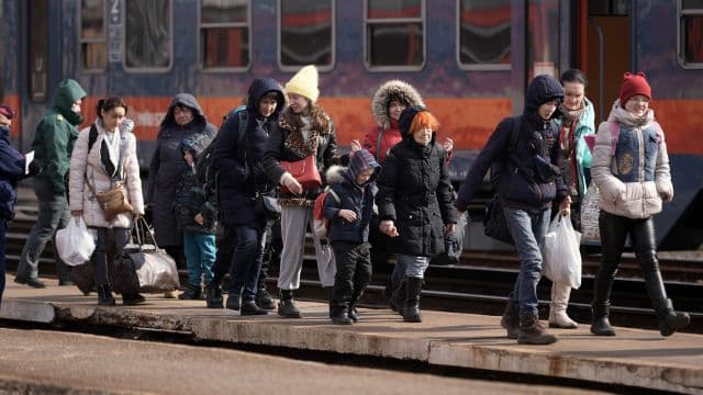 €400 monthly payment for households who take in Ukrainian refugees approved