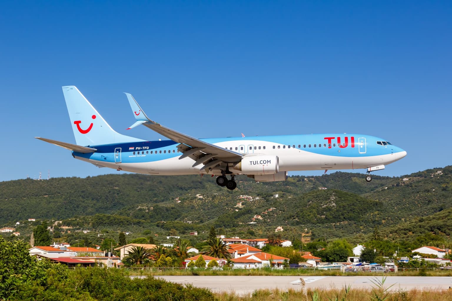 Family’s flight cancelled while on plane after staff shortages in UK