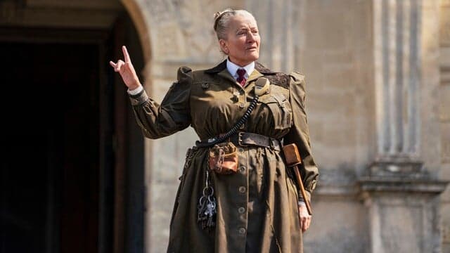 Emma Thompson’s “fat suit” in Matilda causes debate Emma Thompson’s “fat suit” in Matilda causes debate